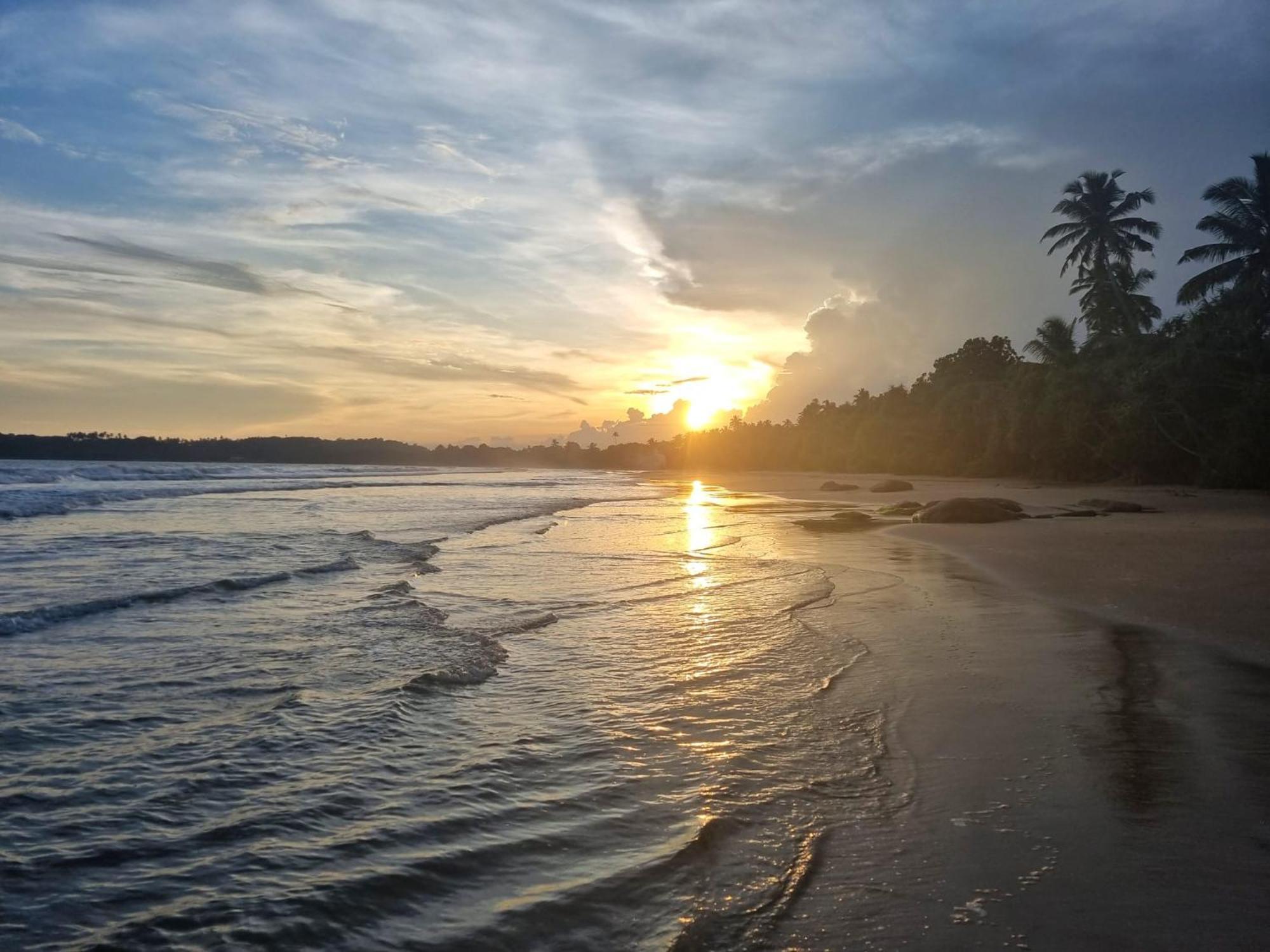 Relax Beach House Tangalle Dış mekan fotoğraf